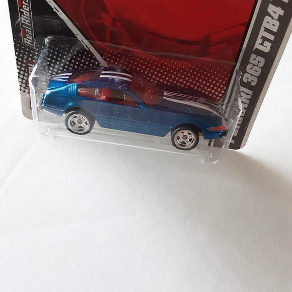HOT WHEELS GARAGE  FERRARI 365 GTB4 DAYTONA 03/06 NEW - Picture 4 of 7